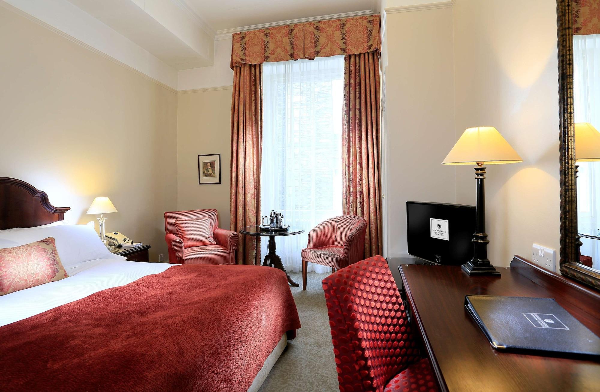 Macdonald Old England & Hotel 4*