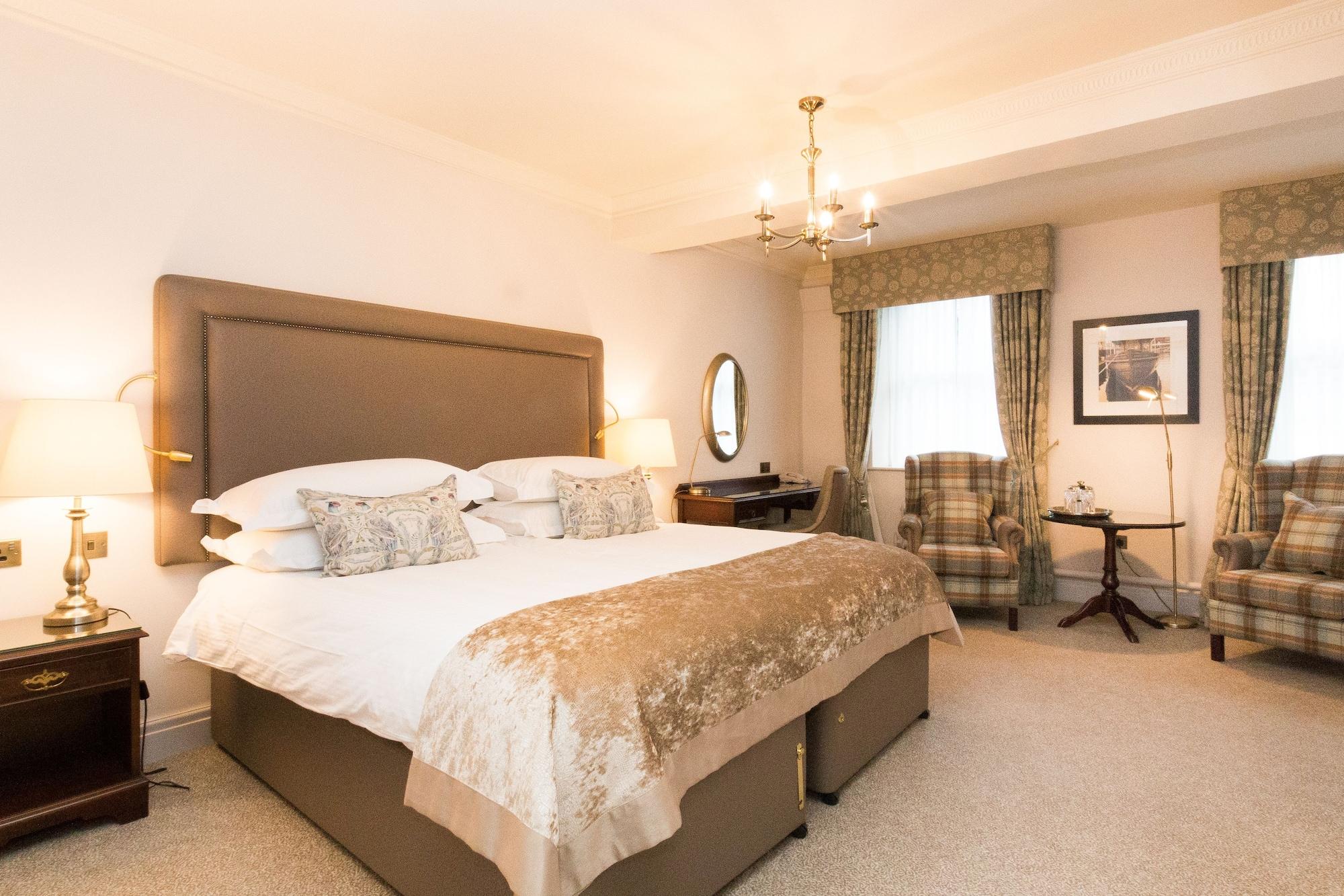 Hotel Macdonald Old England & 4*